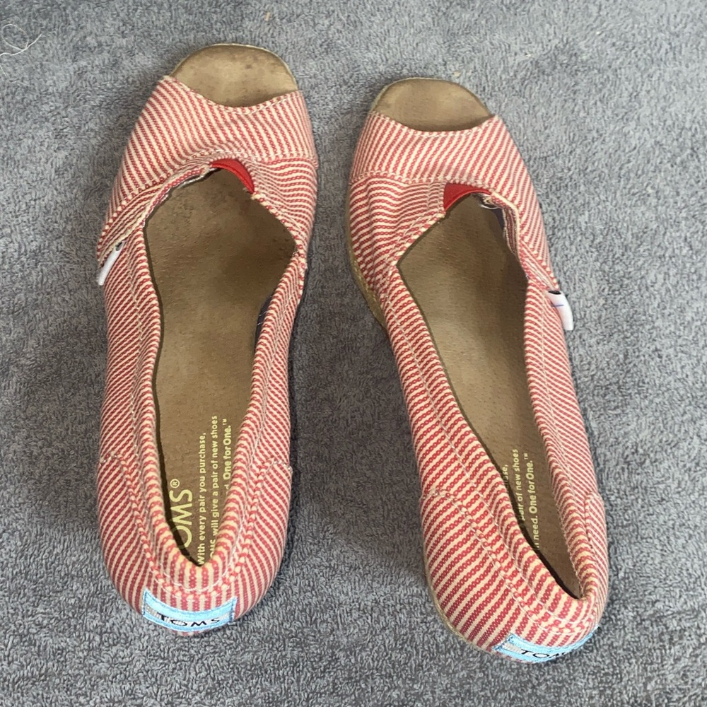 🛍️Tom’s wedged heel with a red and white pattern! - Picture 7 of 8
